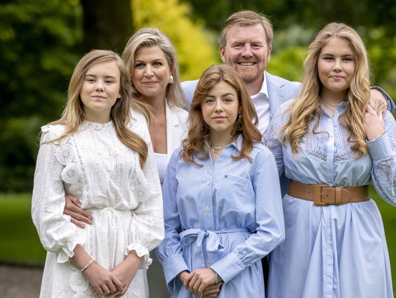 Het koningshuis op de hielen