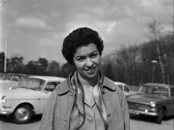 Meer Vrouw Op Straat: Eugènie Herlaar