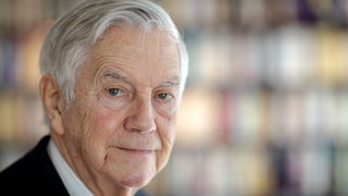 Dik Verkuil promoveerde op de biografie van VVD'er Frits Bolkestein