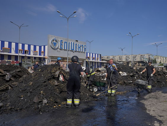 Aanval op bouwmarkt in Charkiv