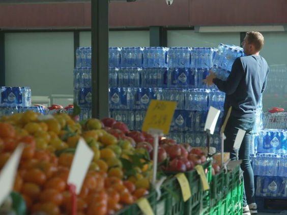 Supermarkten hebben moeite om verse voorraden op tijd bij winkels te krijgen