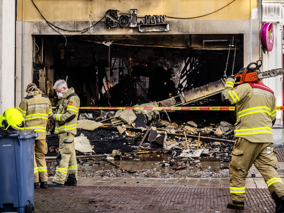 Monteurs brandweer Gelderland Midden draaien overuren door vele branden