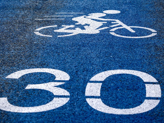 Stand.nl: 'Er moet een maximum snelheid op het fietspad komen'