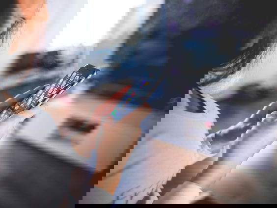 Met deze AI-app kun je muziek maken met stemmen van bekende zangers - is dat plagiaat?