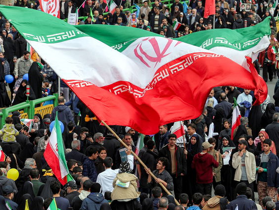 Iraniërs dansen tegen regime