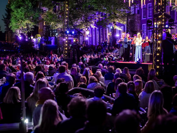 Fluitiste Lucie Horsch speelt morgen op het Prinsengrachtconcert