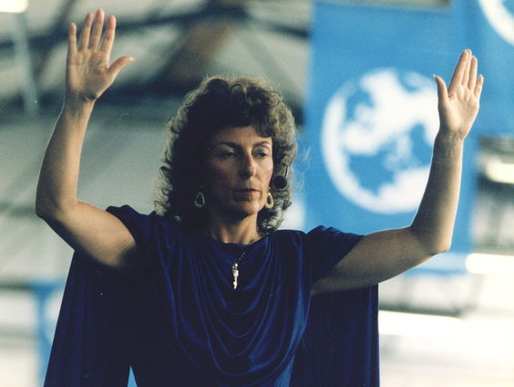 Terug naar Toen: Zelfverklaard 'medium' Jomanda vrijgesproken