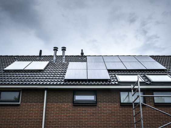 Energieonafhankelijk wonen: "Wat de energiemarkt doet, is dan niet meer relevant voor je"