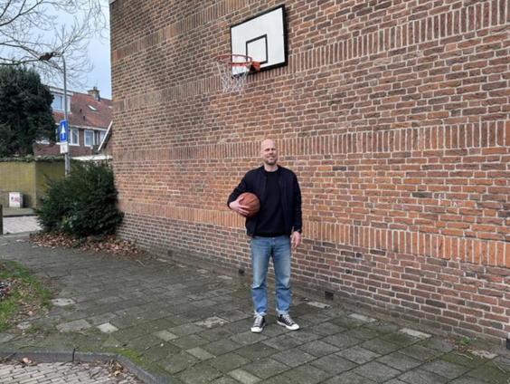 Fotograaf Jochem schiet basketbalborden, maar alleen als ze handgemaakt zijn