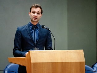 Week van Kee met oud-staatssecretaris Maarten van Ooijen: 'dit kabinet is het omgekeerde Feyenoord clublied'