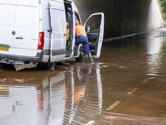 Schade van wateroverlast vorig jaar in Enschede nog aanwezig, kan in de toekomst vaker gebeuren