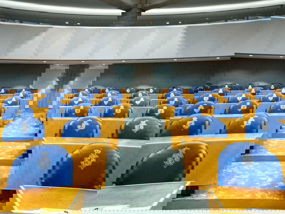 Tweede Kamerleden moeten het hele jaar ook klusjes doen maar sommigen drukken hun snor