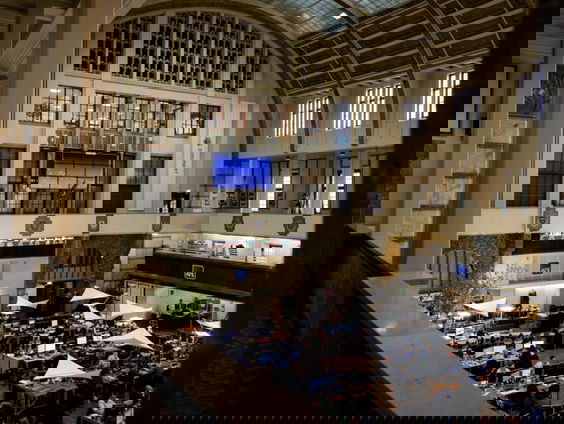 Tweede topjaar op rij voor de beurzen terwijl de wereld in brand staat