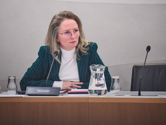 Onrust in de zorg: Extra bezuinigingen voor onderwijsbegroting