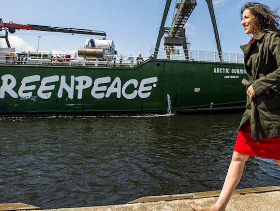 De wereld veranderen kan misschien van achter een bureau beter dan vanaf een rubberboot