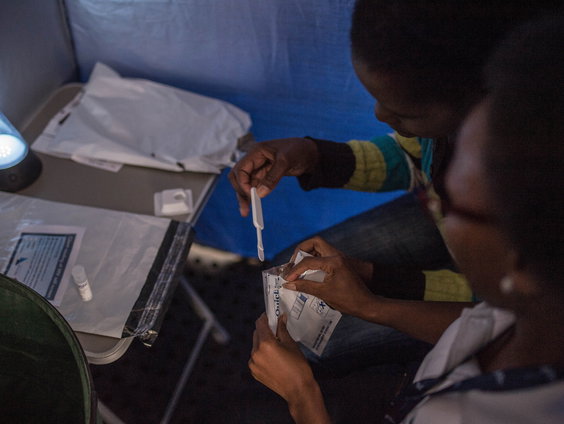 Nieuw rapport laat zien hoe schrijnend bezuinigingen van VS op hiv tot nu toe zijn