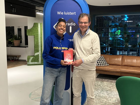 Robert Pollack schreef in zijn nieuwe thriller over een politieke revolutie