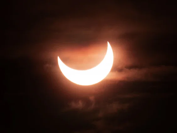 Woensdag een zonsverduistering in Nederland: ook in Dwingeloo kijkt men ernaar uit