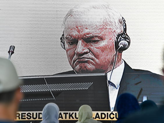 Waarom worden Karadžić en Mladić opgehemeld in deze schoolboeken?