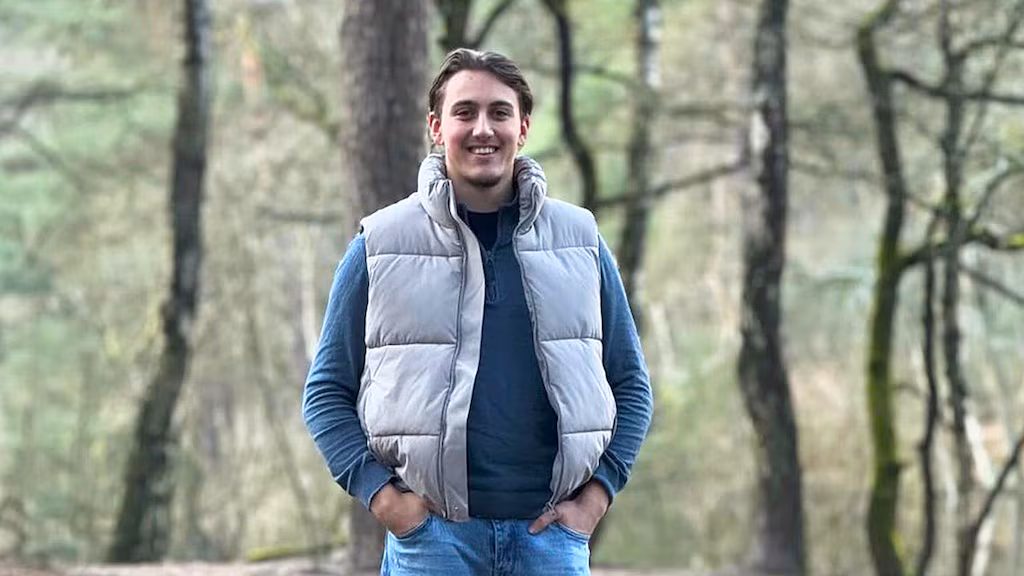 Thijmen Schoorl vermaakt honderduizenden mensen met filmpjes over de ouderenzorg