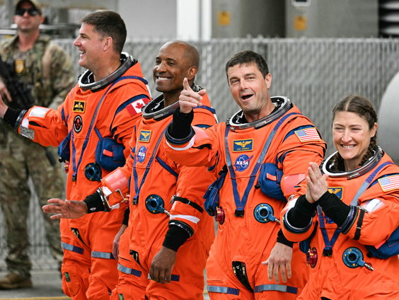 Voor het eerst in 50 jaar weer rond de maan