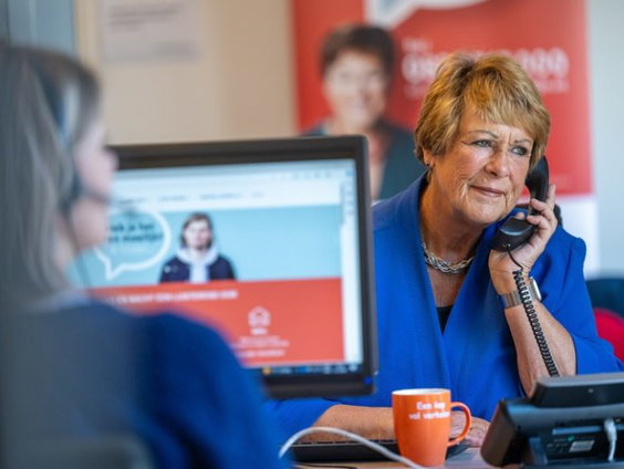 Bezuinigingen hangen als donkere wolk boven Luisterlijn