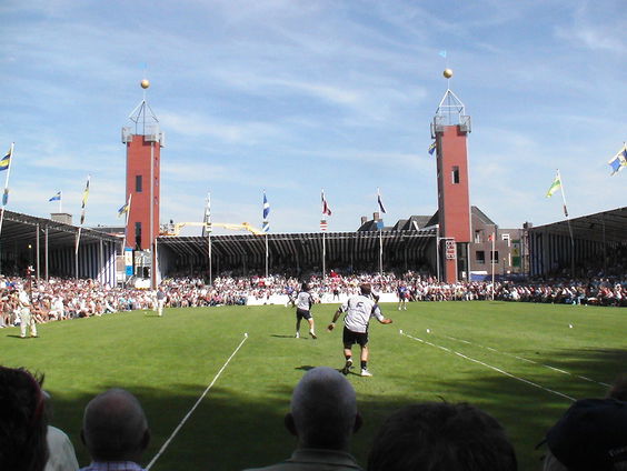 In Franeker vindt elk jaar de belangrijkste kaatswedstrijd ter wereld plaats