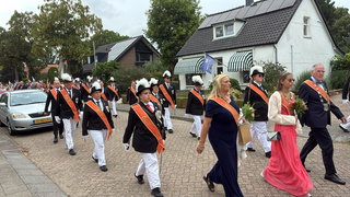 Koning van schutterij in tranen bij afscheid: 'Had mijn vader dit maar kunn ...