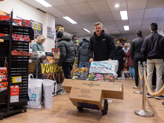 Eerste (en laatste) vuurwerk over de toonbank, drukte bij winkels die vannacht open waren