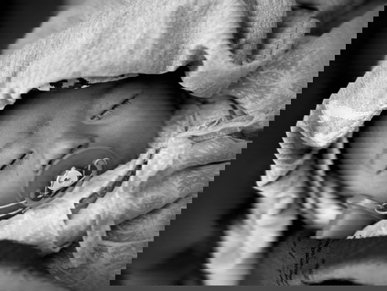 Afstandmoeders en -kinderen willen excuses van de kerk