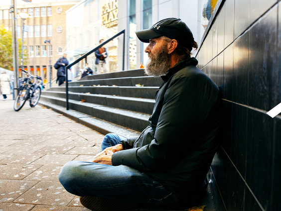 Beschermt het bedelverbod vooral de rijken?