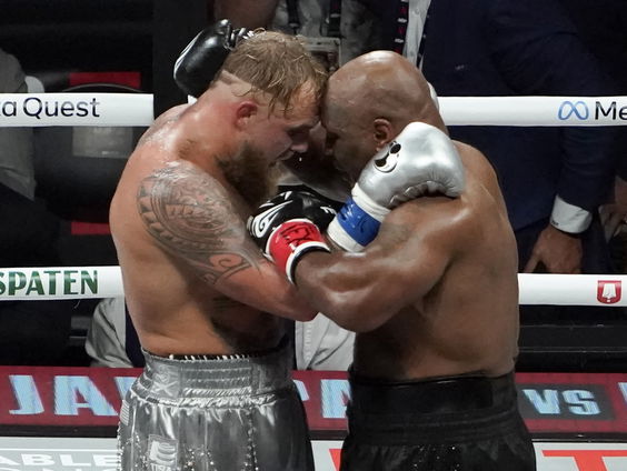 Waarom Mike Tyson steeds op zijn handschoen beet? Erik Dijkstra legt het uit.