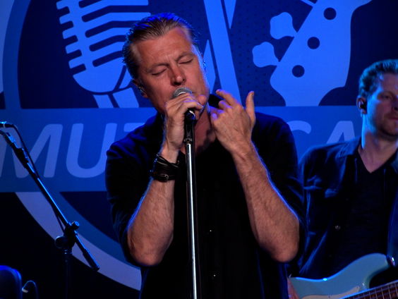 IOS - Altijd Wel Iemand | live in Muziekcafé