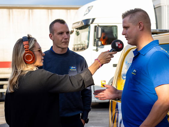 ANWB-wegenwachters Maurice Schaareman en Gijs van Ballegooij met tips om pech op de weg te voorkomen