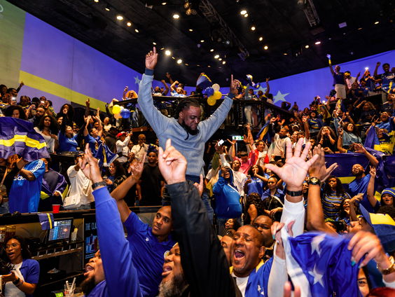 Straten in Curaçao kleuren blauw na plaatsing WK: "Net oudejaarsavond"
