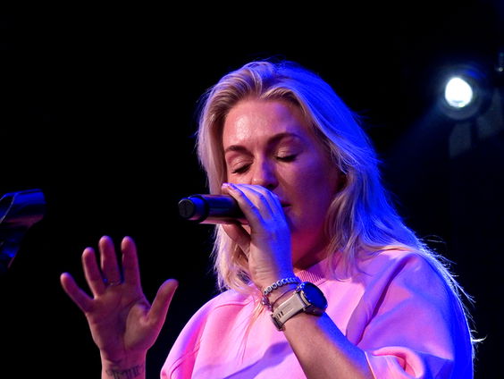 Miss Montreal - Altijd Onderweg | live in Muziekcafé