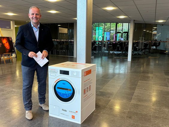 In gemeente Smallingerland gaan brieven in de wasmachine om ze beter leesbaarder te maken