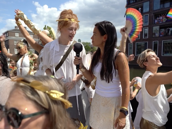 Froukje tijdens Pride: 'Het is voor de eerste keer dat ik op zo'n boot sta'