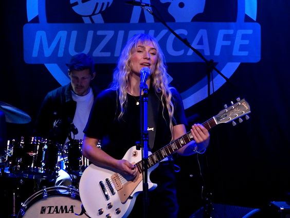 Yori - Don't Keep Me Waiting | live in Muziekcafé