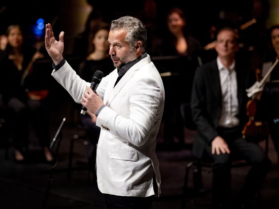 Tijl Beckand over ontstaan van kakofonie aan tv-programma's in z'n portfolio