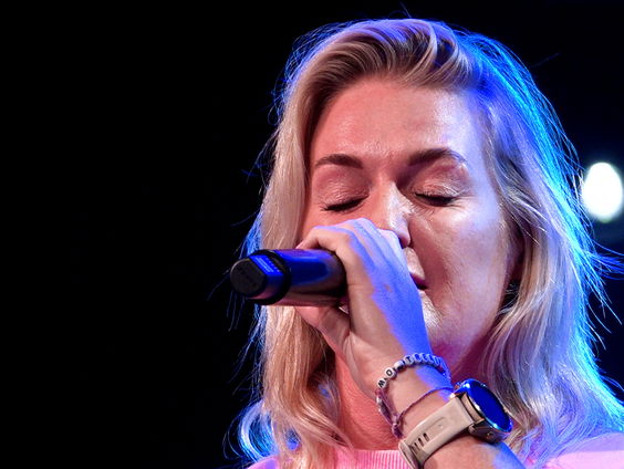 Miss Montreal - Door De Wind | live in Muziekcafé