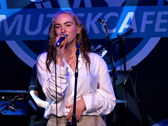 néomí - Somebody's Daughter | live in Muziekcafé