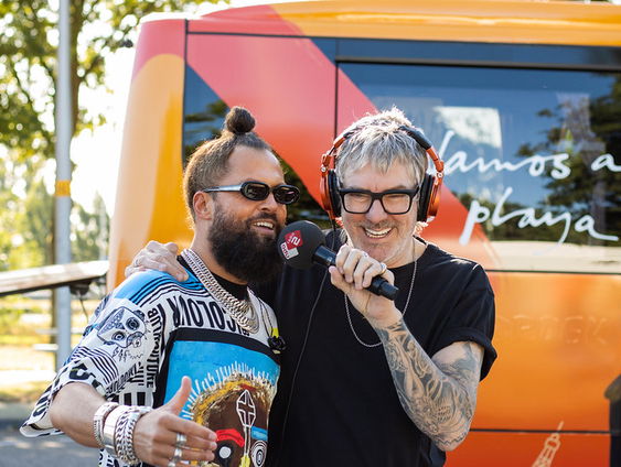 Optreden La Fuente op parkeerplaats Hazeldonk