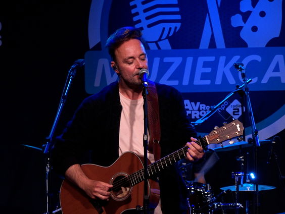 Niels Geusebroek - Take It Slow | live in Muziekcafé