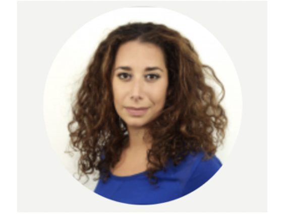 Saïda Maggé presenteert het NOS Journaal in Makkelijk Taal