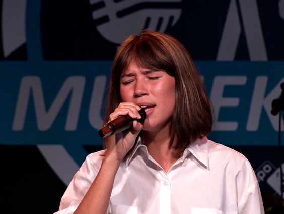 MEAU - Altijd Op Je Wacht | live in Muziekcafé