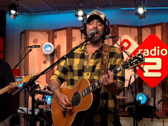 Waylon - Outlaw In 'Em & Thanks But No Thanks | live in Muziekcafé