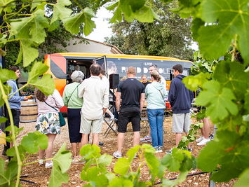 Familie Voets luistert op weg naar vakantie met z'n allen naar Ruud du Soleil