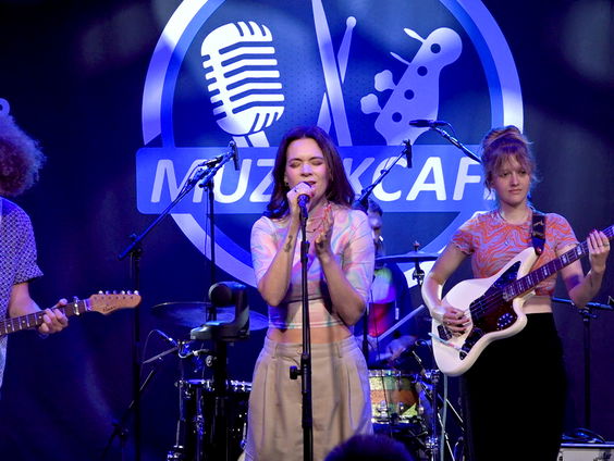 Rachèl Louise - Busy | live in Muziekcafé