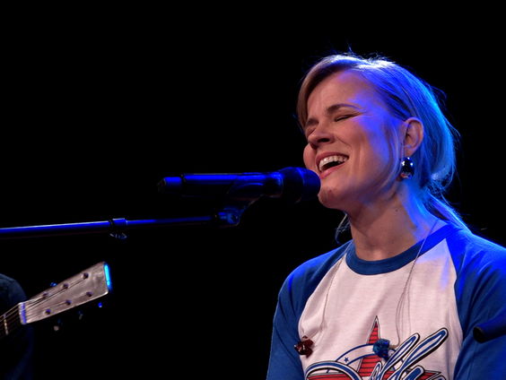 Ilse DeLange - When We Don't Talk | live in Muziekcafé